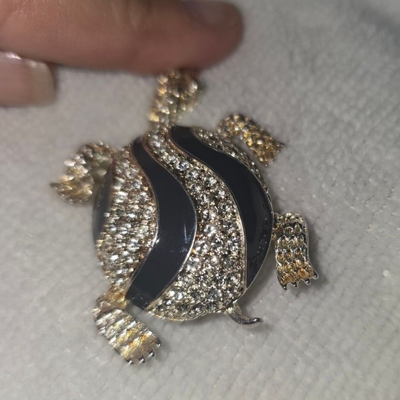 St. John Black and Silver‎ Crystal Turtle Brooch - Picture 9 of 11